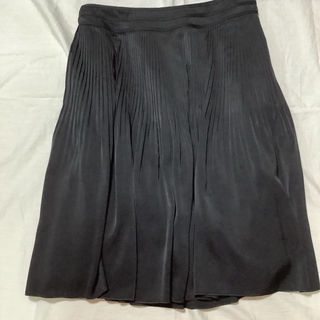 アマカ(AMACA)のAMACA黒ギャザースカート40裏付き美品(ひざ丈スカート)