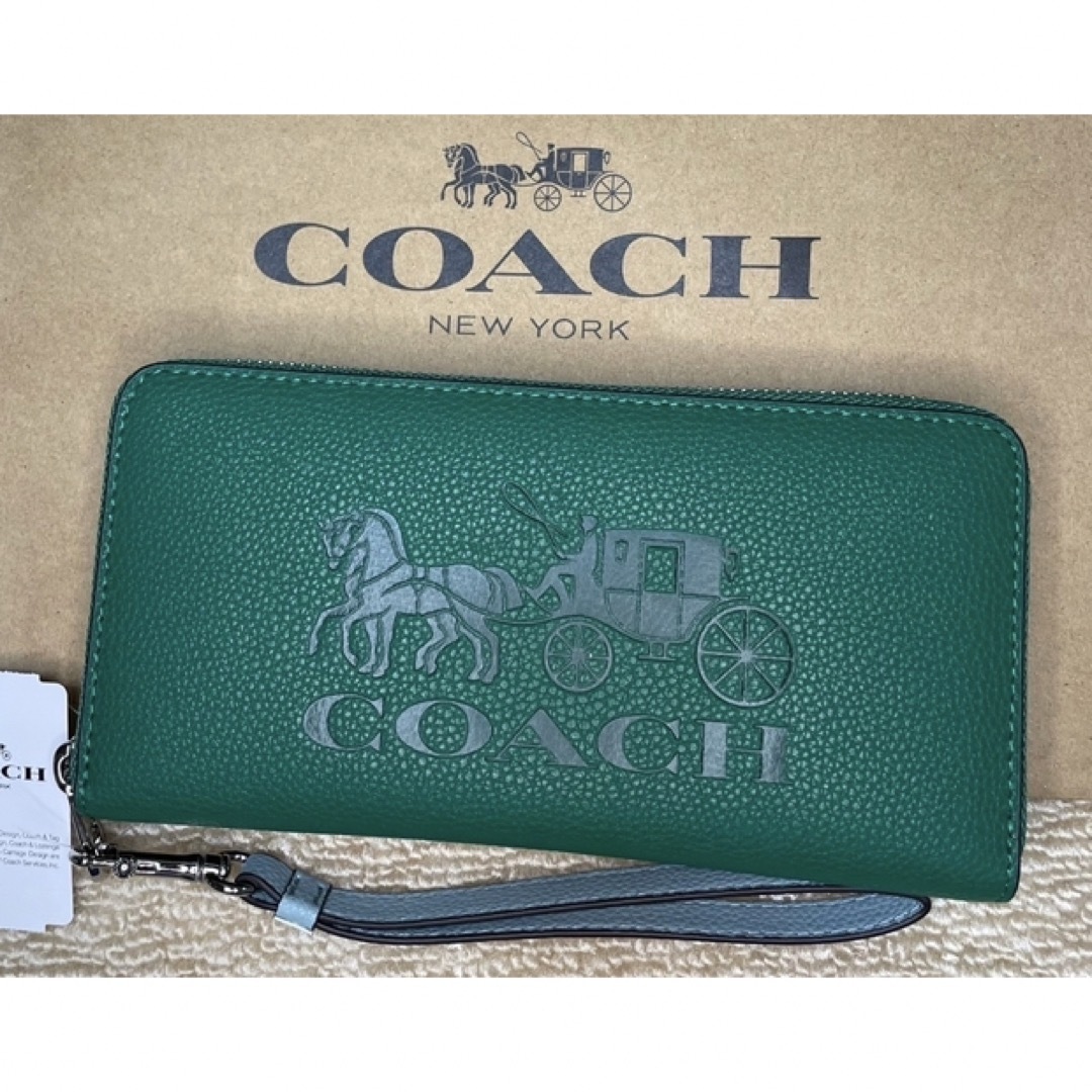 COACH(コーチ)の【新品未使用】　COACH 　 長財布　レザー ロングジップ　緑　グリーン　馬車 レディースのファッション小物(財布)の商品写真
