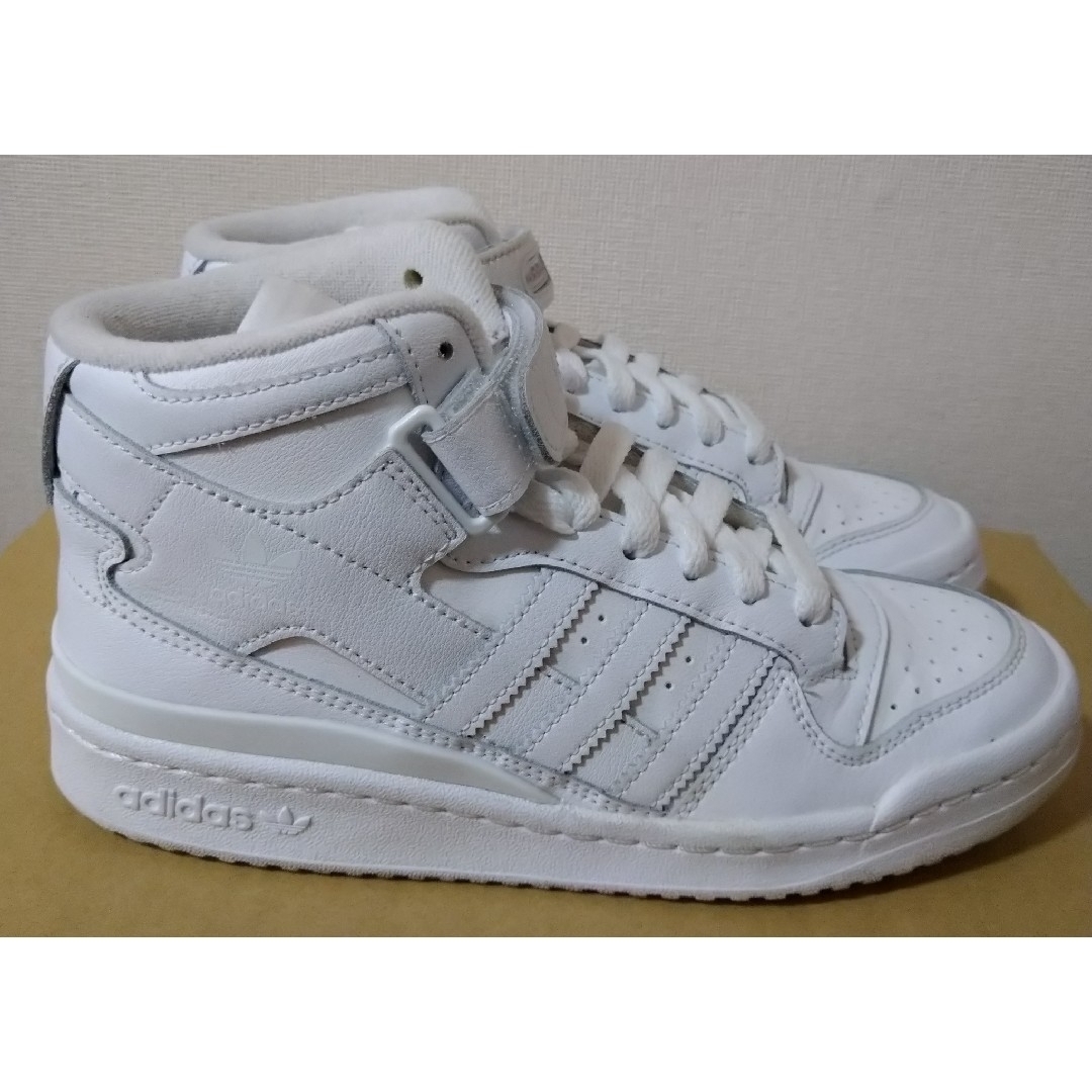 adidas(アディダス)の美品 adidas FORUM MID アディダス ハイカットスニーカー レディースの靴/シューズ(スニーカー)の商品写真