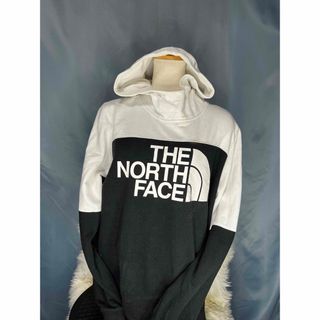 THE NORTH FACE - #買い得#ザノースフェイスの白黒色のドデカロゴマークいりのスエットパーカーです。