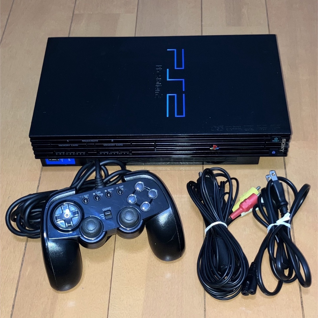 PlayStation2(プレイステーション2)のPS2 SCPH-39000RC ブラック本体セット③ エンタメ/ホビーのゲームソフト/ゲーム機本体(家庭用ゲーム機本体)の商品写真