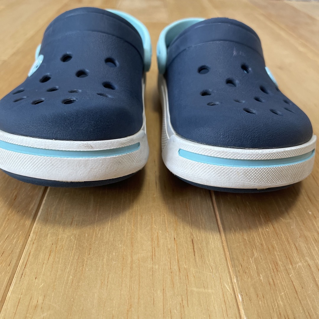 crocs(クロックス)のクロックス　サンダル　ネイビー　キッズ　サイズC13(19cm)   キッズ/ベビー/マタニティのキッズ靴/シューズ(15cm~)(サンダル)の商品写真