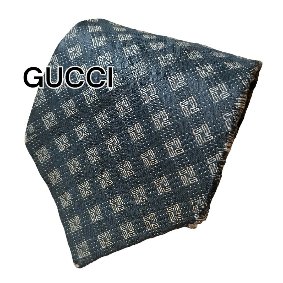 Gucci(グッチ)の【GUCCI】　グッチ　ブラック系　総柄　イタリア製 メンズのファッション小物(ネクタイ)の商品写真