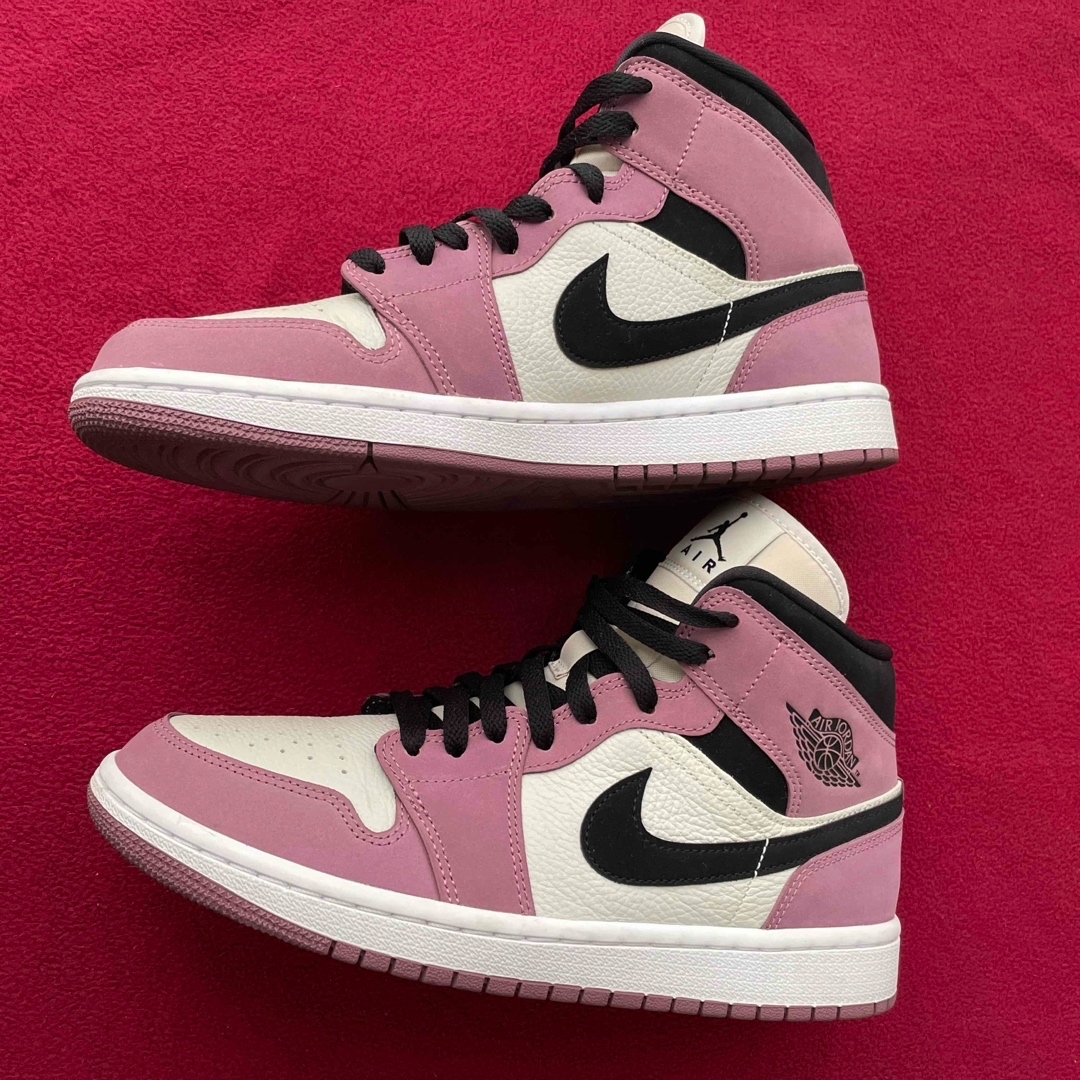 NIKE(ナイキ)のNike WMNS Air Jordan 1 Mid Berry Pink レディースの靴/シューズ(スニーカー)の商品写真