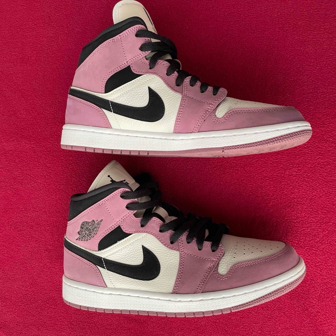 NIKE(ナイキ)のNike WMNS Air Jordan 1 Mid Berry Pink レディースの靴/シューズ(スニーカー)の商品写真