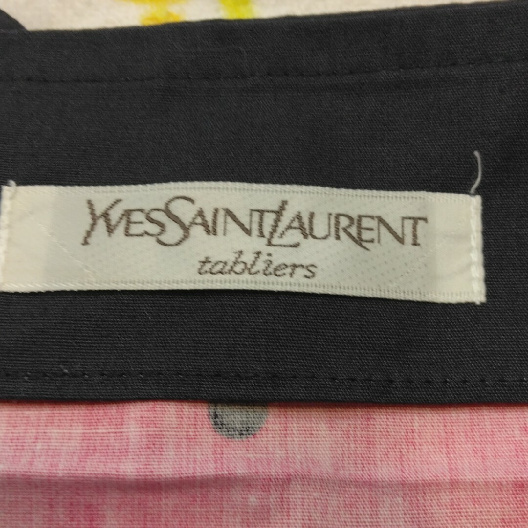 Yves Saint Laurent(イヴサンローラン)のエプロン❣️Saint Laurent❣️新品❣️ インテリア/住まい/日用品のキッチン/食器(収納/キッチン雑貨)の商品写真