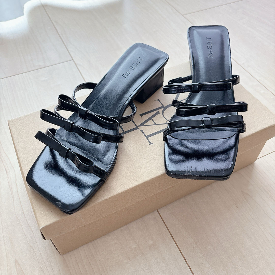 Re:EDIT(リエディ)のリエディ　スクエアトゥリボンベルトサンダル　ブラック　リボンサンダル レディースの靴/シューズ(サンダル)の商品写真
