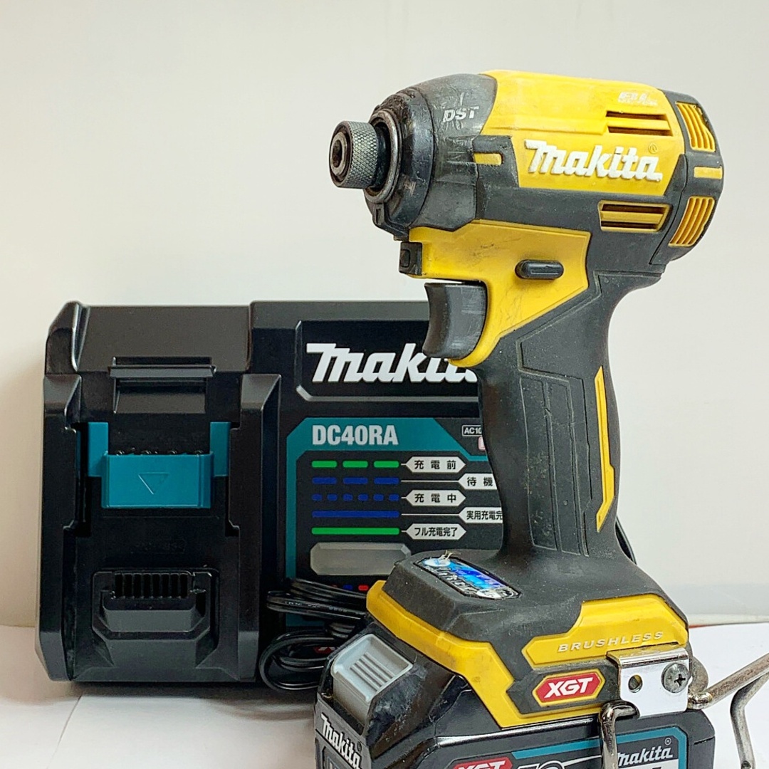 Makita(マキタ)の♭♭MAKITA マキタ 充電式インパクトドライバ　充電器、充電池1個（充電回数34回) TD002G イエロー インテリア/住まい/日用品のインテリア/住まい/日用品 その他(その他)の商品写真