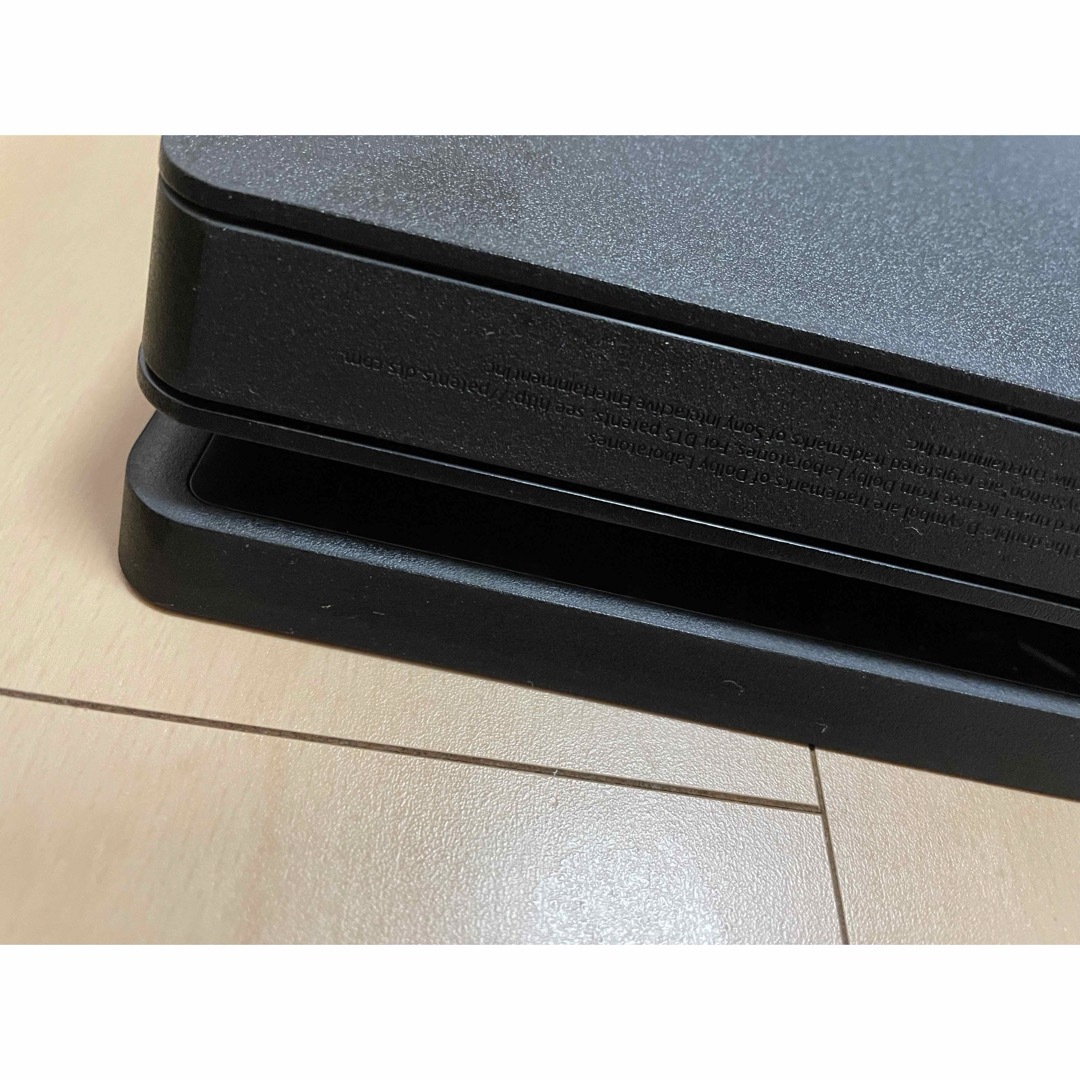 PlayStation4(プレイステーション4)のPS4 CUH2100A 500GB エンタメ/ホビーのゲームソフト/ゲーム機本体(家庭用ゲーム機本体)の商品写真