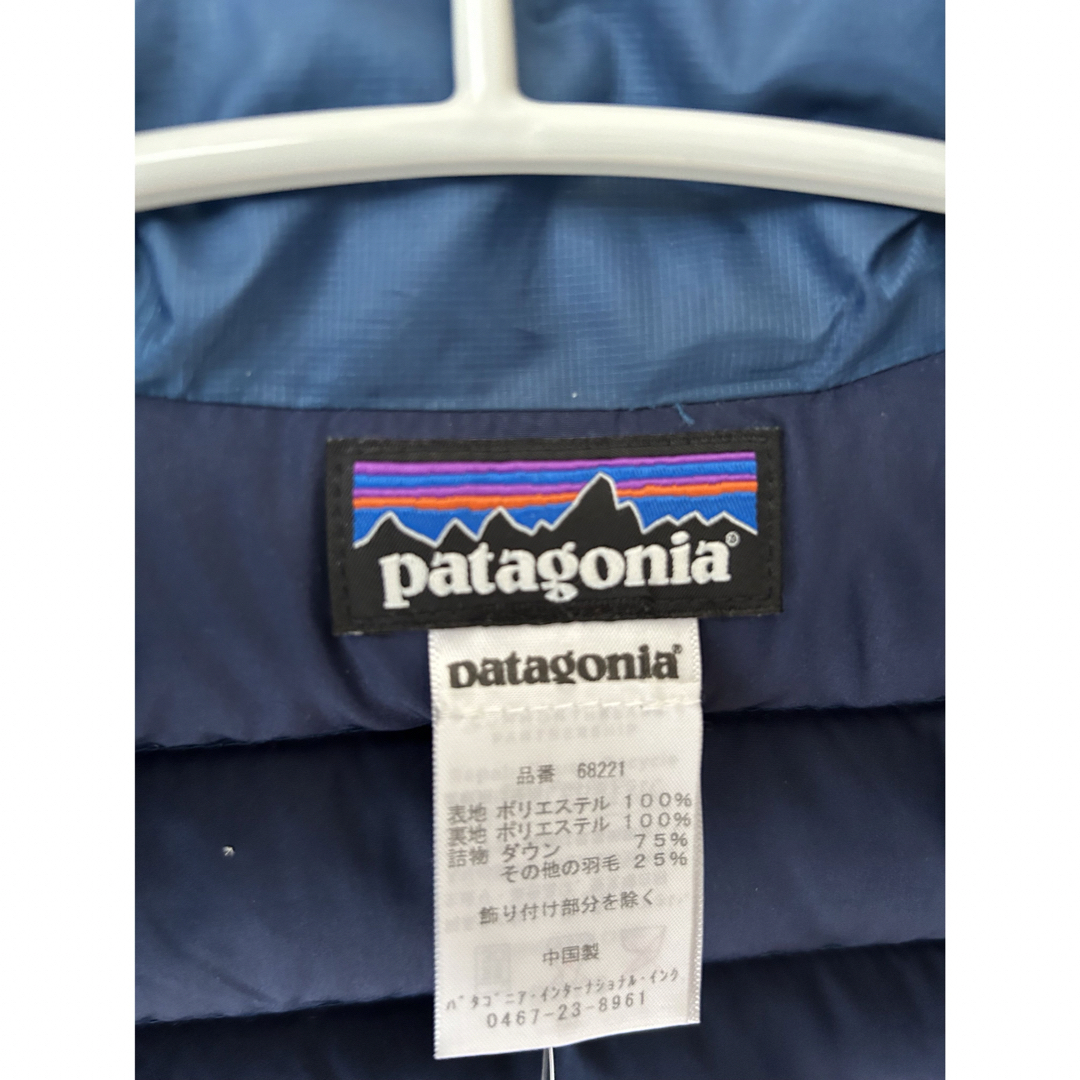 patagonia(パタゴニア)のパタゴニア　ダウンペスト　ネイビー　だいたいレディースS サイズくらい レディースのジャケット/アウター(ダウンベスト)の商品写真