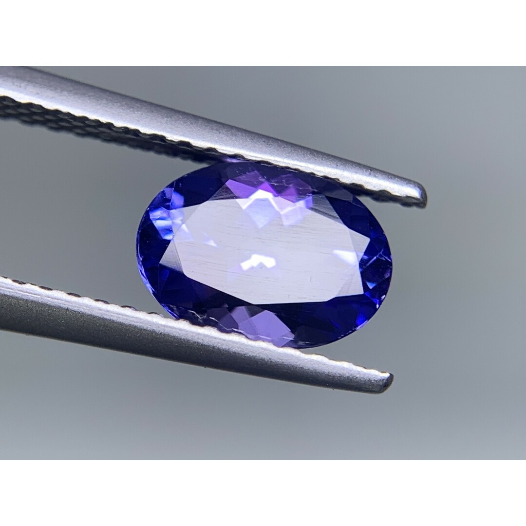 宝石ソーティング付き　 天然 タンザナイト 1.23ct　 縦8.0㎜×横5.9㎜×高さ3.9㎜　 ルース（ 裸石 ）　 1446Y ハンドメイドの素材/材料(各種パーツ)の商品写真