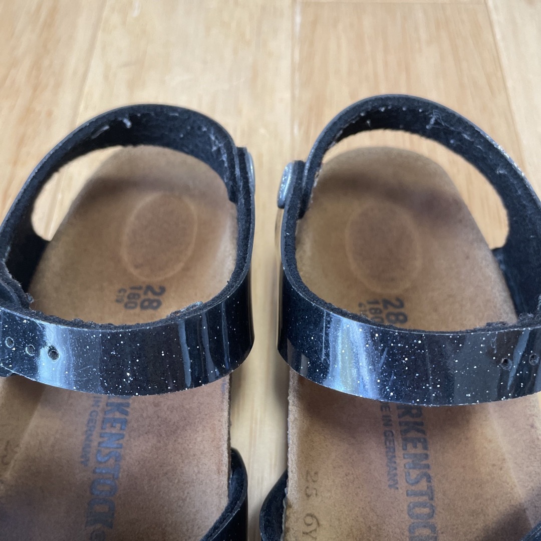 BIRKENSTOCK(ビルケンシュトック)のビルケンシュトック  キッズ　サンダル　サイズ18cm  ブラックラメ キッズ/ベビー/マタニティのキッズ靴/シューズ(15cm~)(サンダル)の商品写真