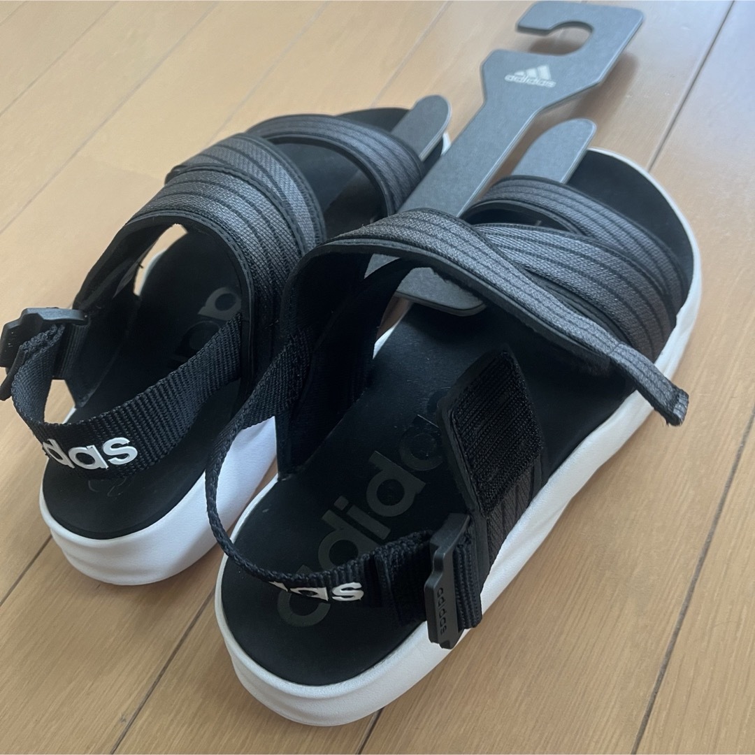 adidas(アディダス)の新品 レディース アディダス スポーツサンダル♡24.5cm♡ レディースの靴/シューズ(サンダル)の商品写真