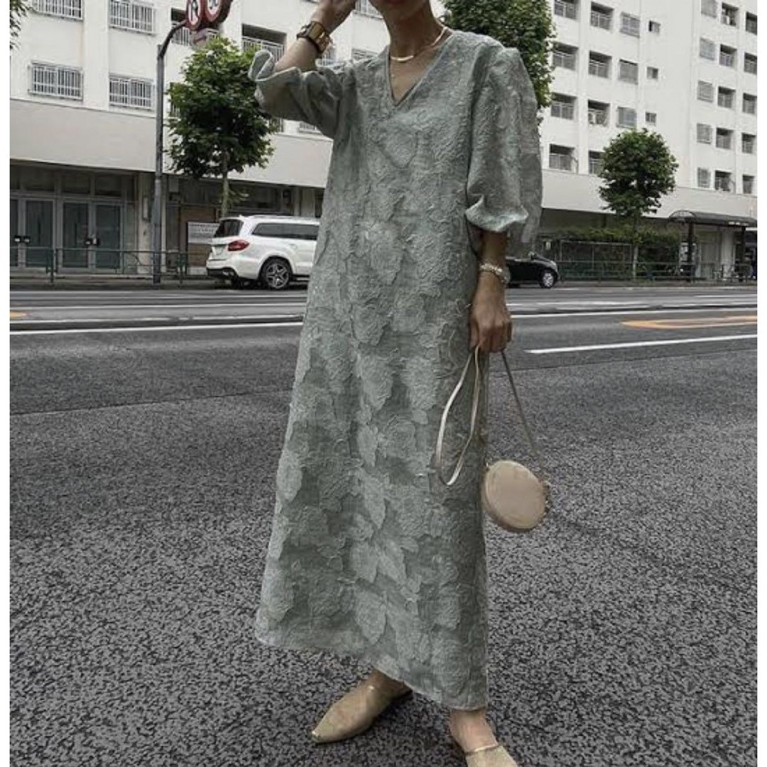 Ameri VINTAGE(アメリヴィンテージ)のAmeri アメリ　FLOWER JACQUARD STRAIGHT DRESS レディースのワンピース(ロングワンピース/マキシワンピース)の商品写真