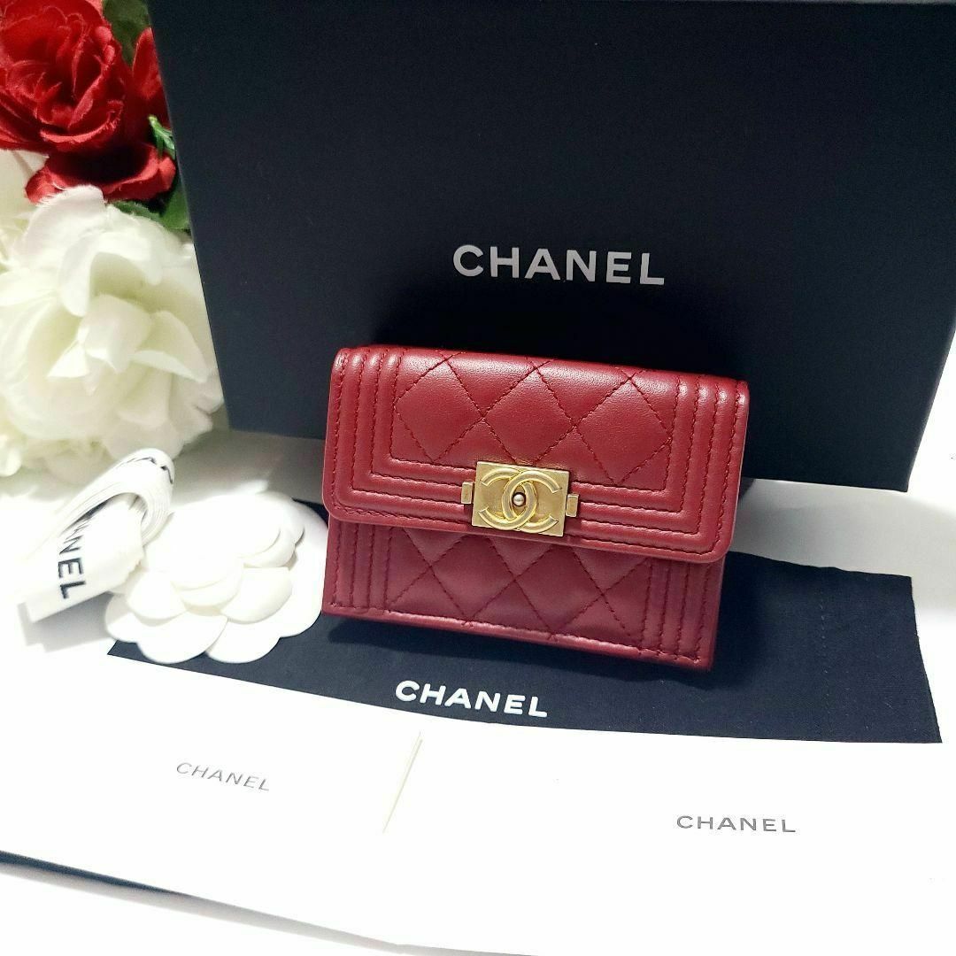 CHANEL(シャネル)のシャネル☆★ボーイシャネル☆A84432☆26番台☆レッド☆コンパクトウォレット レディースのファッション小物(財布)の商品写真