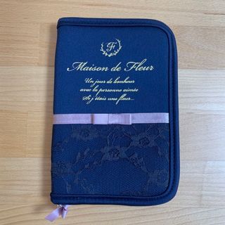 Maison de FLEUR - メゾンドフルール　パスポートケース【お値下げ可能】