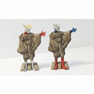 ウルトラマンゼロ　青と赤、マント付き　ミニフィギュア　カプセルトイ　ガチャ(アニメ/ゲーム)