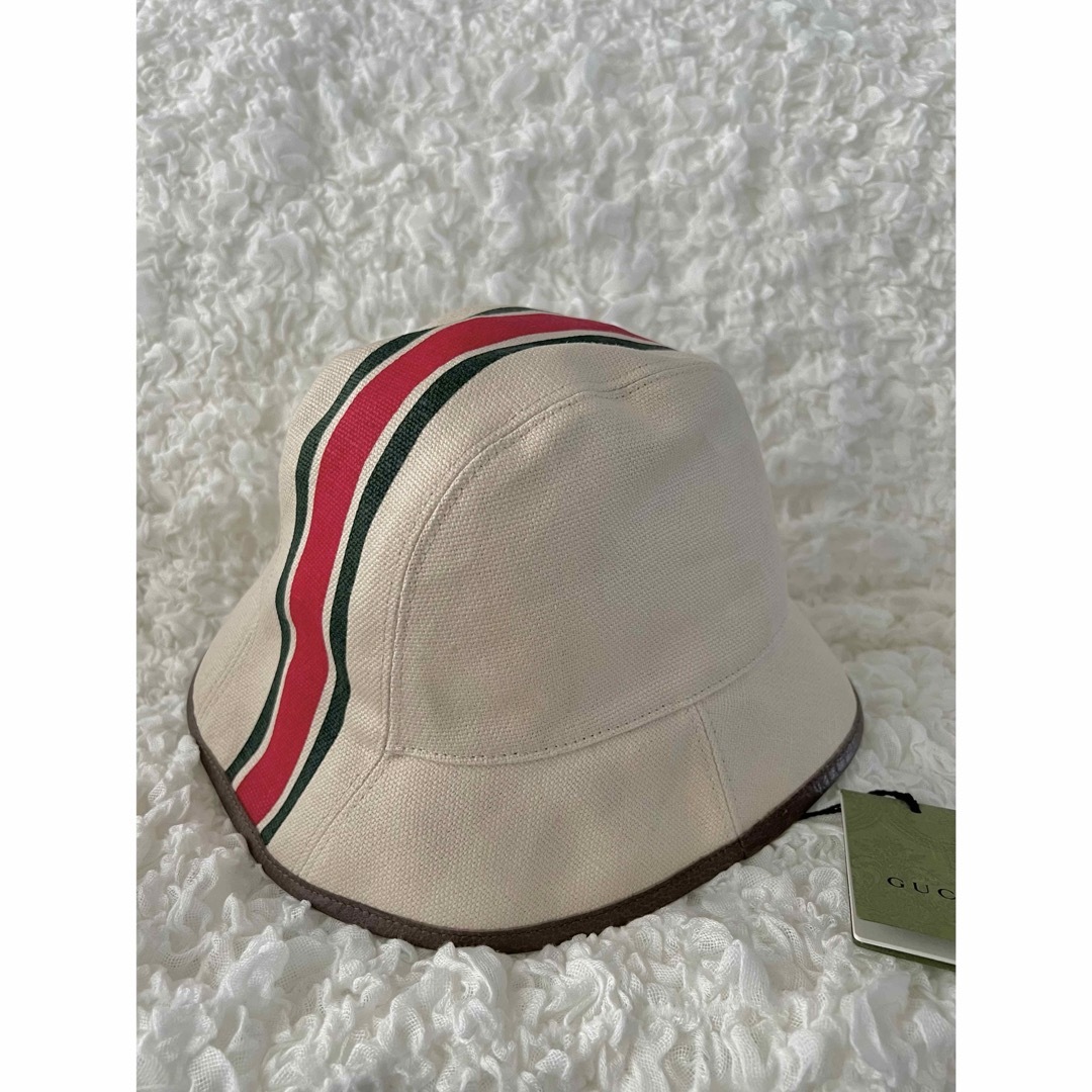 Gucci(グッチ)の★ 新品★ GUCCI グッチ★ ライン ハット 帽子 ベージュ系 レディースの帽子(ハット)の商品写真