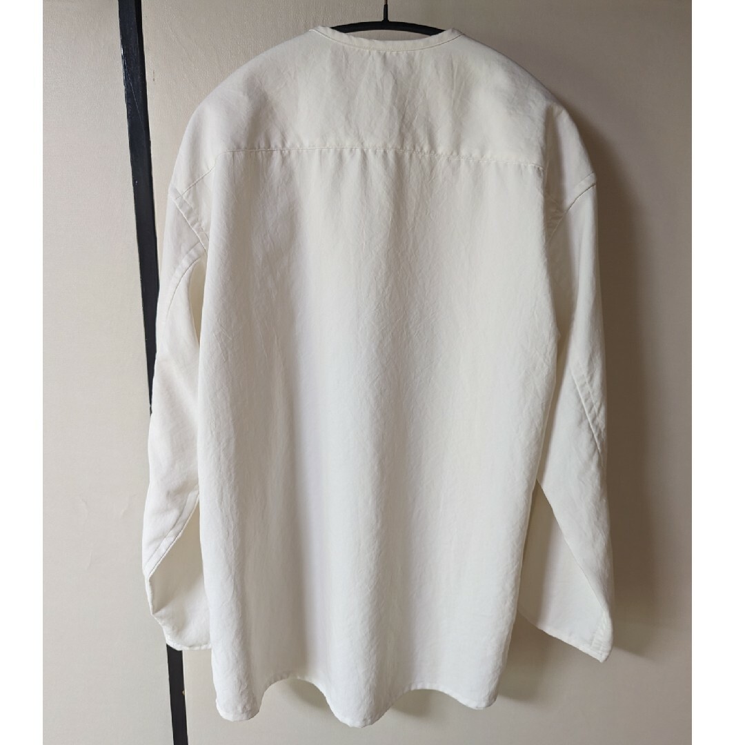 10YC COZY SHIRT ホワイト イージープルオーバーボタンシャツ メンズのトップス(Tシャツ/カットソー(七分/長袖))の商品写真