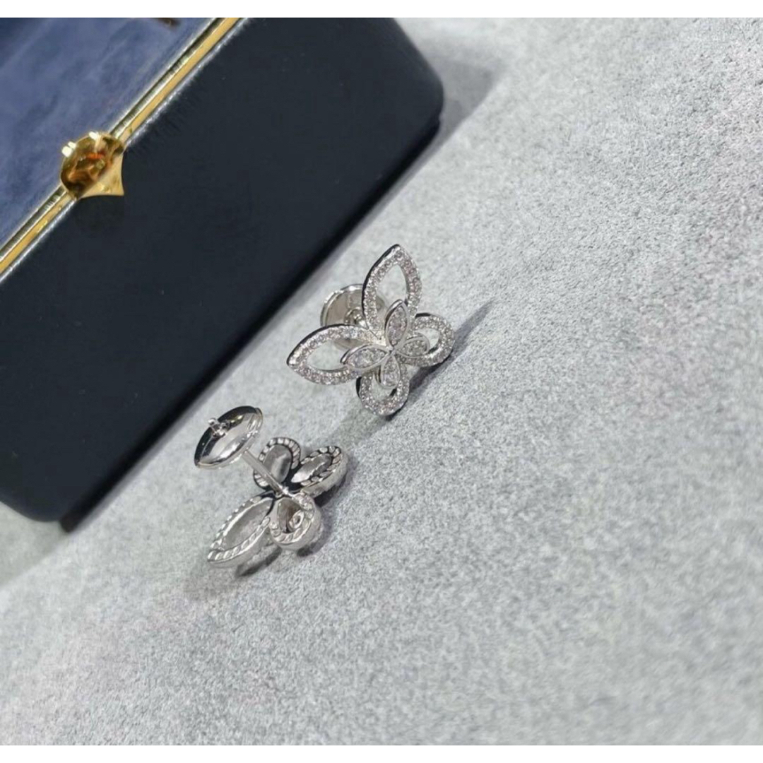 LOGO】 バタフライモチーフ ピアス!ネックレスリンググラフ LOGO】 バタフライモチーフ ピアス!ネックレスリンググラフ