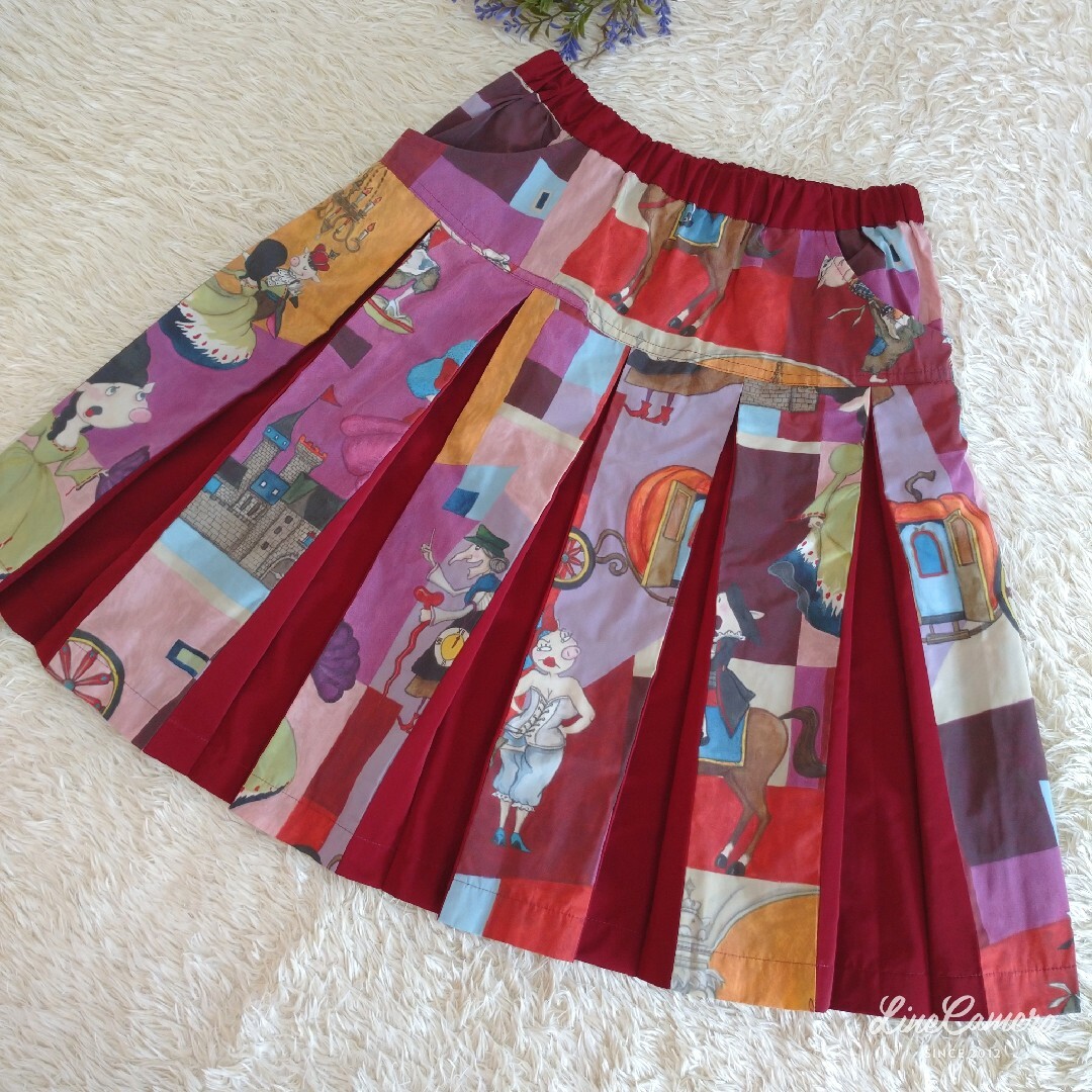 ALBEROBELLO(アルベロベロ)の日本製★OLLEBOREBLA　シンデレラ　ぶたさん　ひざ丈スカート　フリー レディースのスカート(ひざ丈スカート)の商品写真