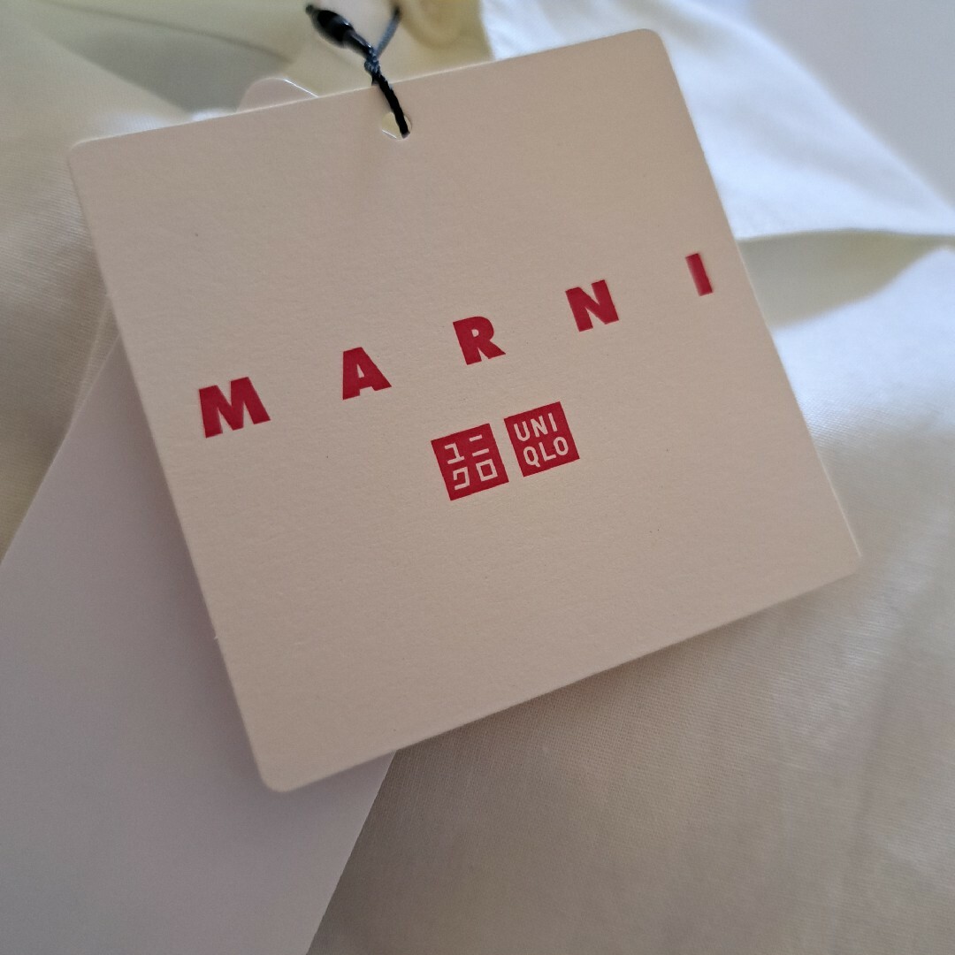 Marni(マルニ)のMARNI×UNIQLO　新品タグ付き　マルニ　ユニクロ　ノースリーブ　Lサイズ レディースのトップス(シャツ/ブラウス(半袖/袖なし))の商品写真