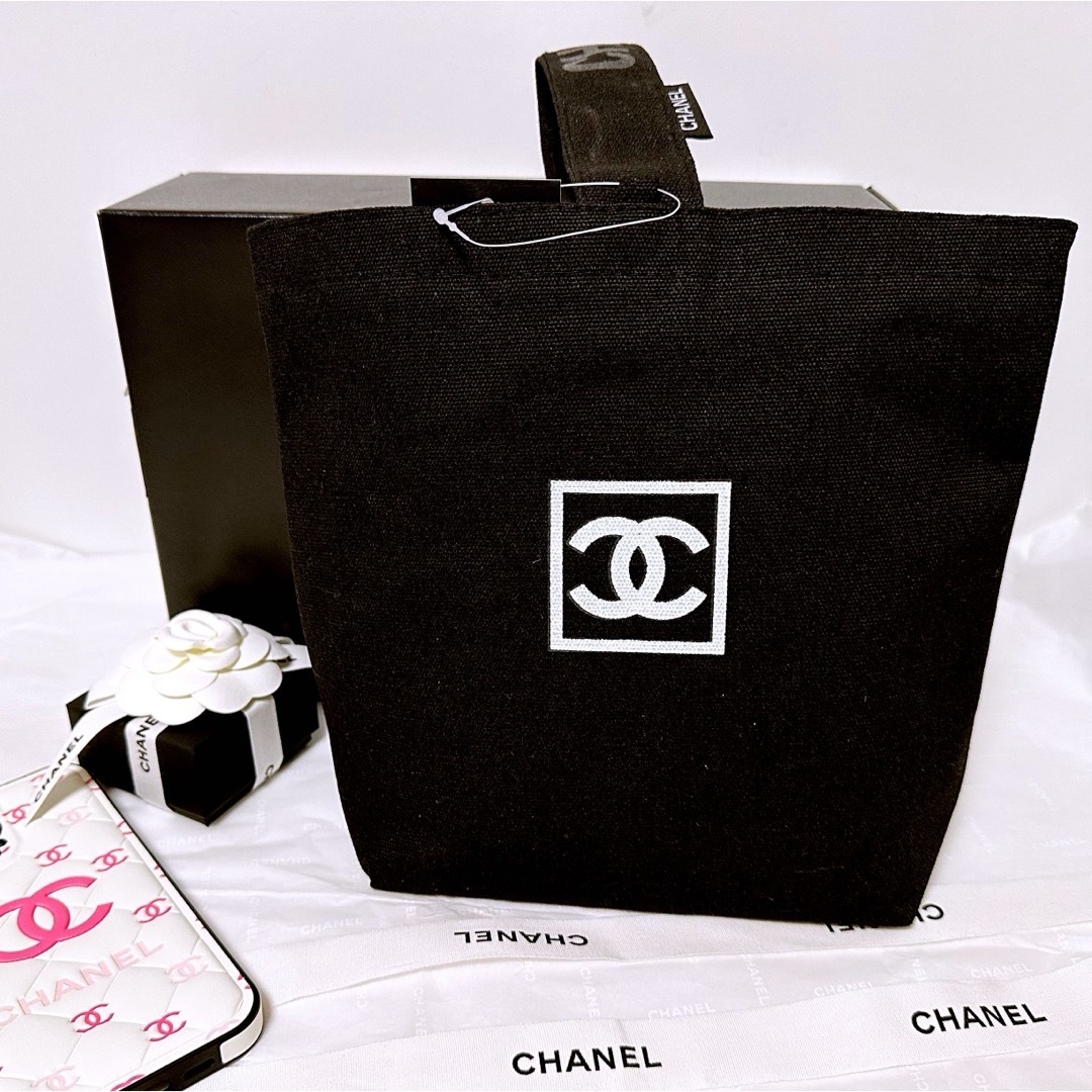 CHANEL(シャネル)の期間限定価格　大人気大容量　CHANEシャネル 化粧ポーチ  ノベルティ黒×2 ハンドメイドのファッション小物(ポーチ)の商品写真