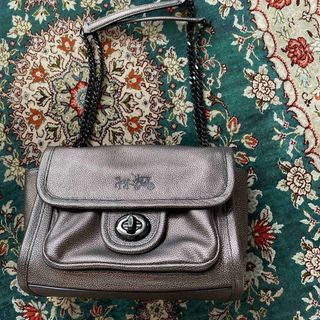 コーチ(COACH)のコーチ　ショルダーバッグ・メタリック・革(ショルダーバッグ)