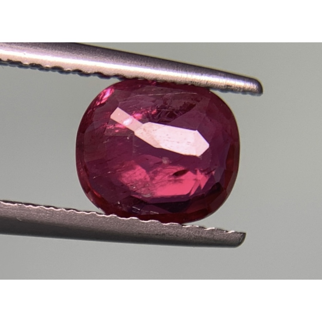 GIA宝石鑑別書付き 天然 ルビー　 Purplish Red 1.04ct 縦6.86㎜×横6.10㎜×高さ2.38㎜ 980Y ハンドメイドの素材/材料(各種パーツ)の商品写真