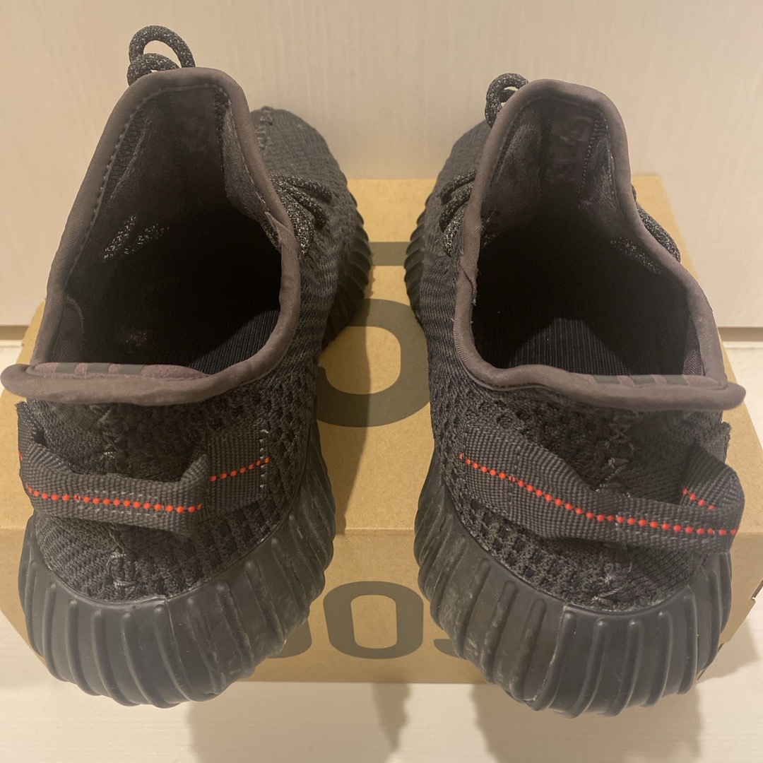 adidas(アディダス)のadidas YeezyBoost350 V2 Black  27.5   メンズの靴/シューズ(スニーカー)の商品写真