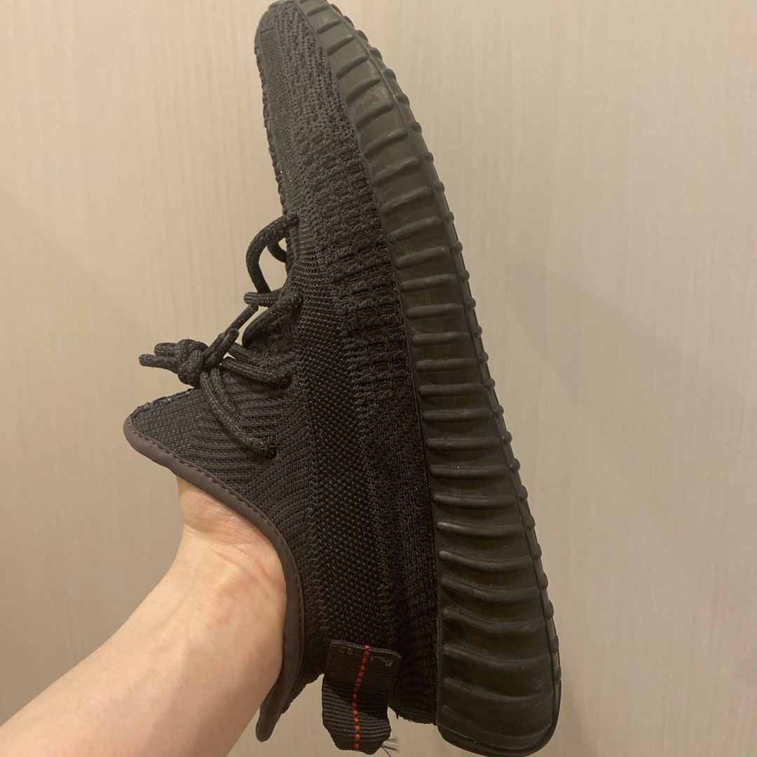 adidas(アディダス)のadidas YeezyBoost350 V2 Black  27.5   メンズの靴/シューズ(スニーカー)の商品写真