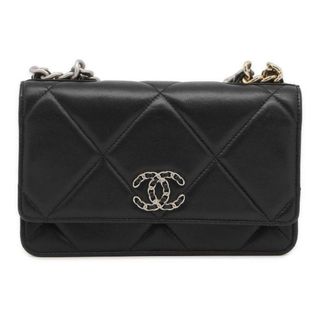 シャネル(CHANEL)のシャネル チェーンウォレット シャネル19 ココマーク マトラッセ ラムスキン AP0957 ショルダーバッグ 財布 黒(財布)