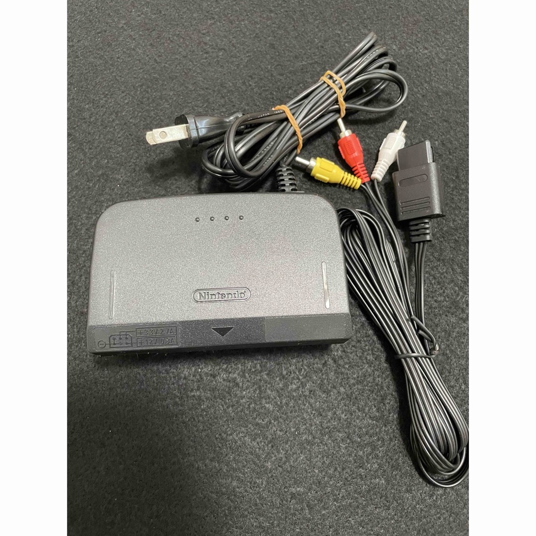 NINTENDO 64(ニンテンドウ64)のニンテンドー64 新品avケーブル 中古acアダプター エンタメ/ホビーのゲームソフト/ゲーム機本体(その他)の商品写真