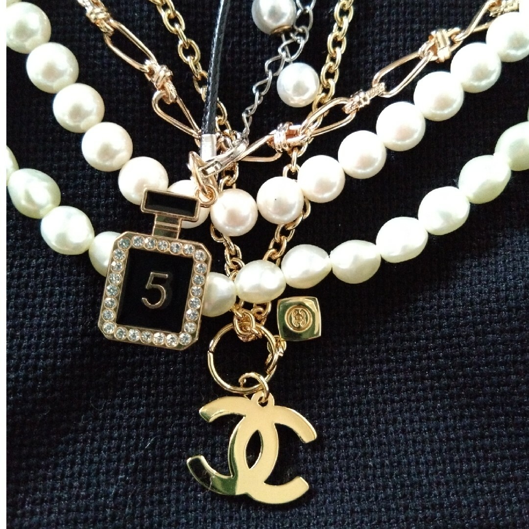 CHANEL(シャネル)のCHANELノベルティチャーム＆パールネックレス レディースのアクセサリー(ネックレス)の商品写真