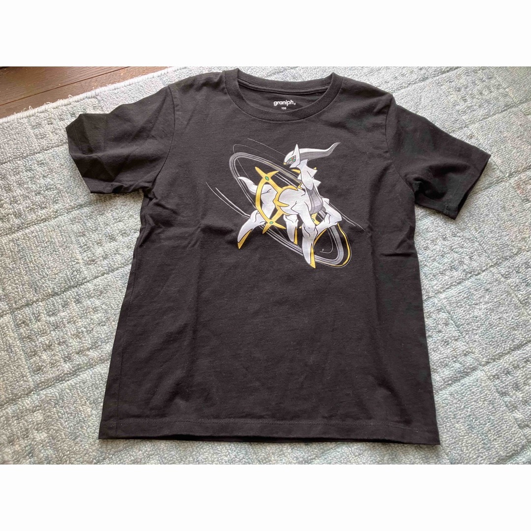 Design Tshirts Store graniph(グラニフ)のgraniph グラニフ　ポケモン　アルセウス　Tシャツ 半袖　130 黒 キッズ/ベビー/マタニティのキッズ服男の子用(90cm~)(Tシャツ/カットソー)の商品写真