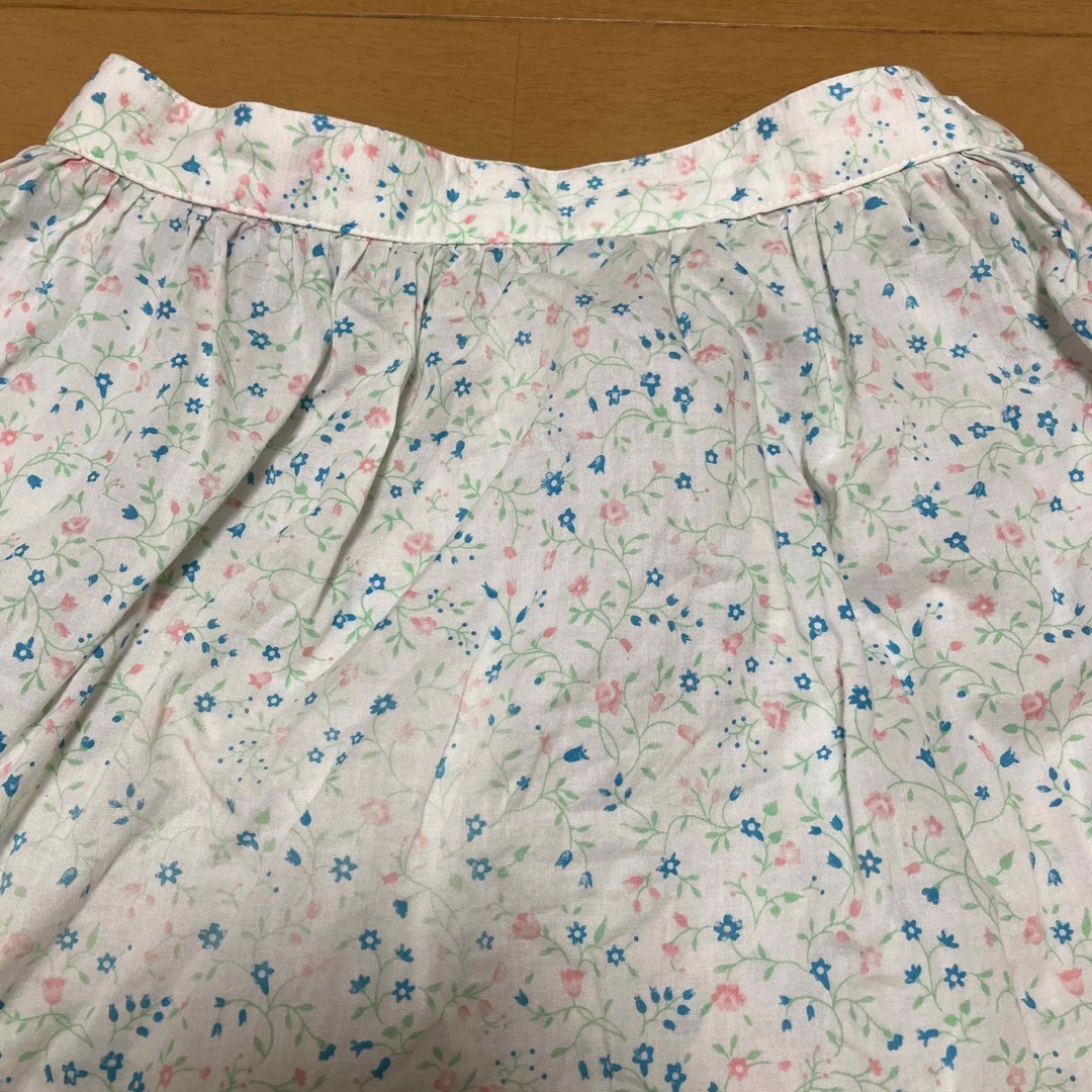 スカート　ホワイト　花柄　140 キッズ/ベビー/マタニティのキッズ服女の子用(90cm~)(スカート)の商品写真