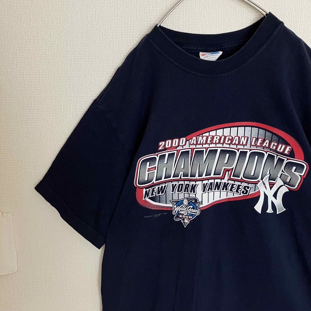 Majestic(マジェスティック)の00sニューヨークヤンキース優勝記念限定TシャツMLBメジャーリーグ紺tシャツ メンズのトップス(Tシャツ/カットソー(半袖/袖なし))の商品写真