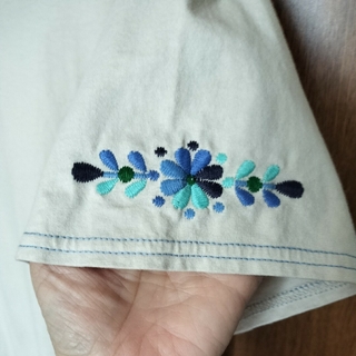 TITICACA ☆ チチカカ  お花の刺繍入り Ｔシャツ 新品未使用