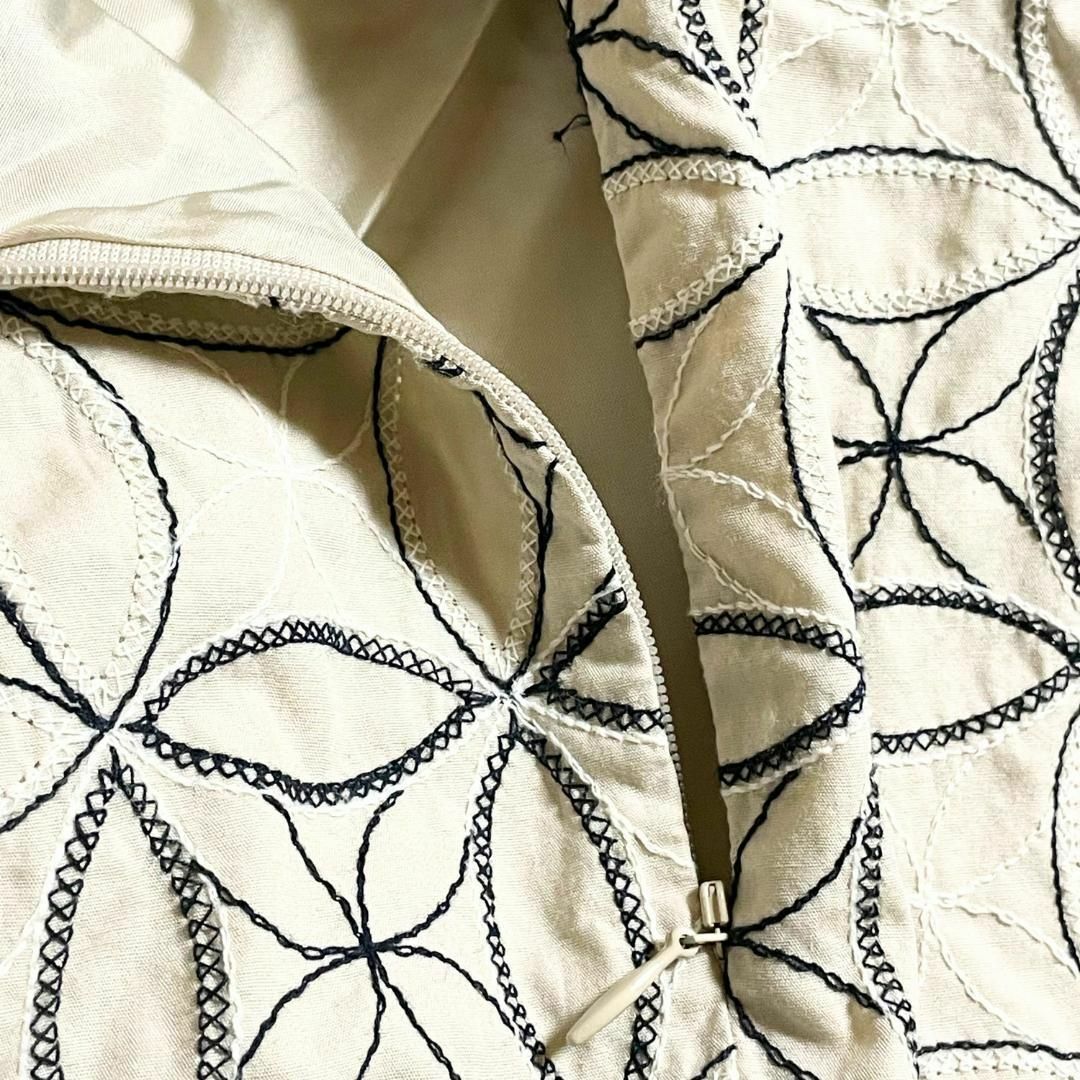 FRANCO FERRARO(フランコフェラーロ)のFRANCO FERRARO フレアスカート ティアード  刺繡 ベージュ M レディースのスカート(ひざ丈スカート)の商品写真