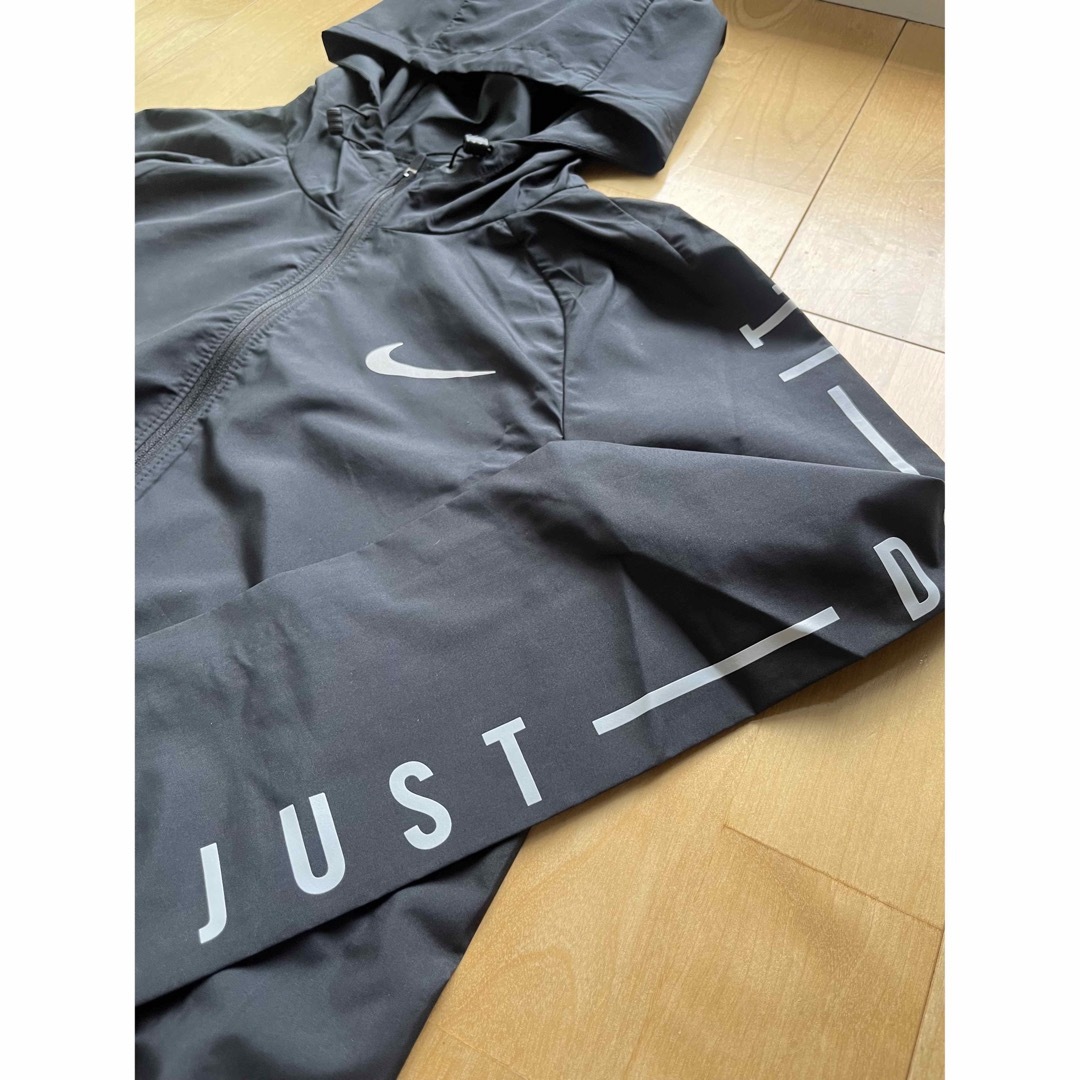 NIKE(ナイキ)のNIKE エッセンシャル フーディジャケット レディースのジャケット/アウター(ナイロンジャケット)の商品写真