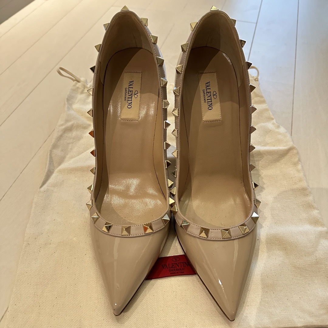 VALENTINO(ヴァレンティノ)の【備品】ヴァレンティノロッグスタッズパンプス レディースの靴/シューズ(ハイヒール/パンプス)の商品写真