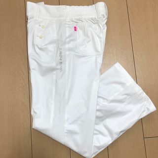 ビバハート(VIVA HEART)の新品　ビバハート　ゴルフパンツ　白　サイズ40(ウエア)