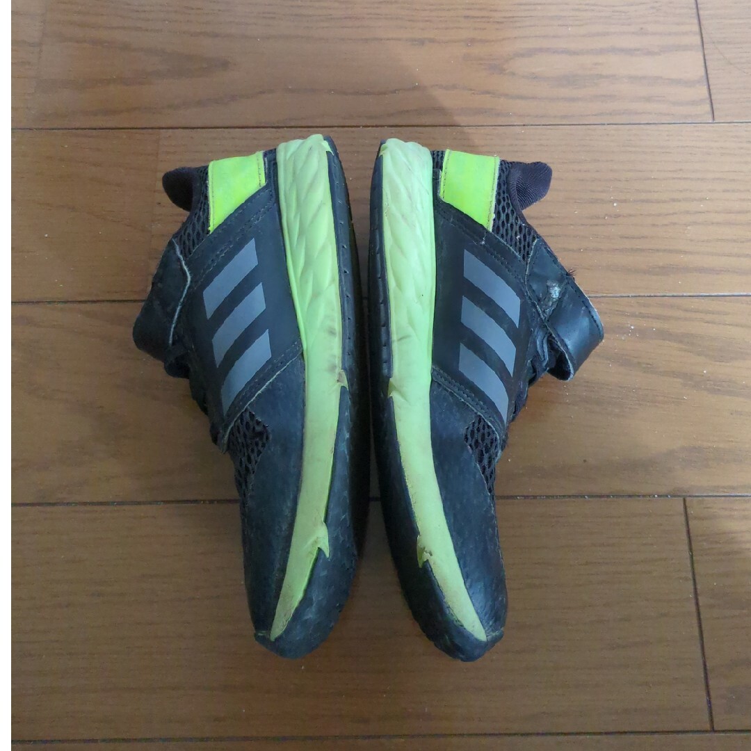 adidas(アディダス)のadidasスニーカー　22 センチ キッズ/ベビー/マタニティのキッズ靴/シューズ(15cm~)(スニーカー)の商品写真