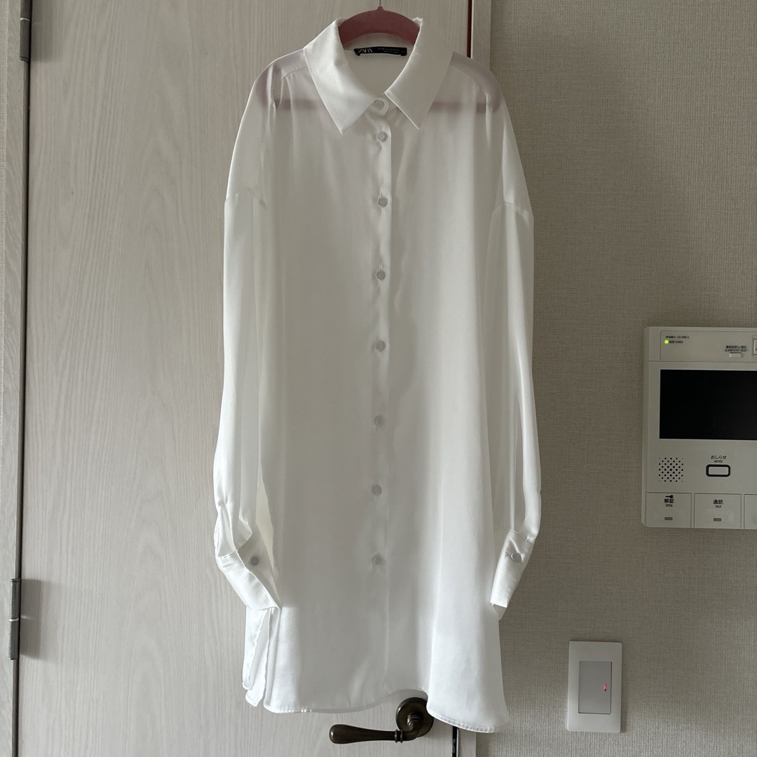 ZARA(ザラ)の新品 ZARA サテン シャツ ブラウス ワンピース レディースのトップス(シャツ/ブラウス(長袖/七分))の商品写真