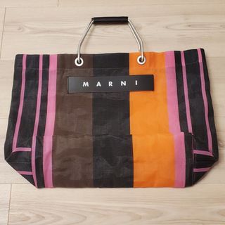 マルニ(Marni)のmarni market マルニ フラワーカフェ ストライプバッグ(かごバッグ/ストローバッグ)