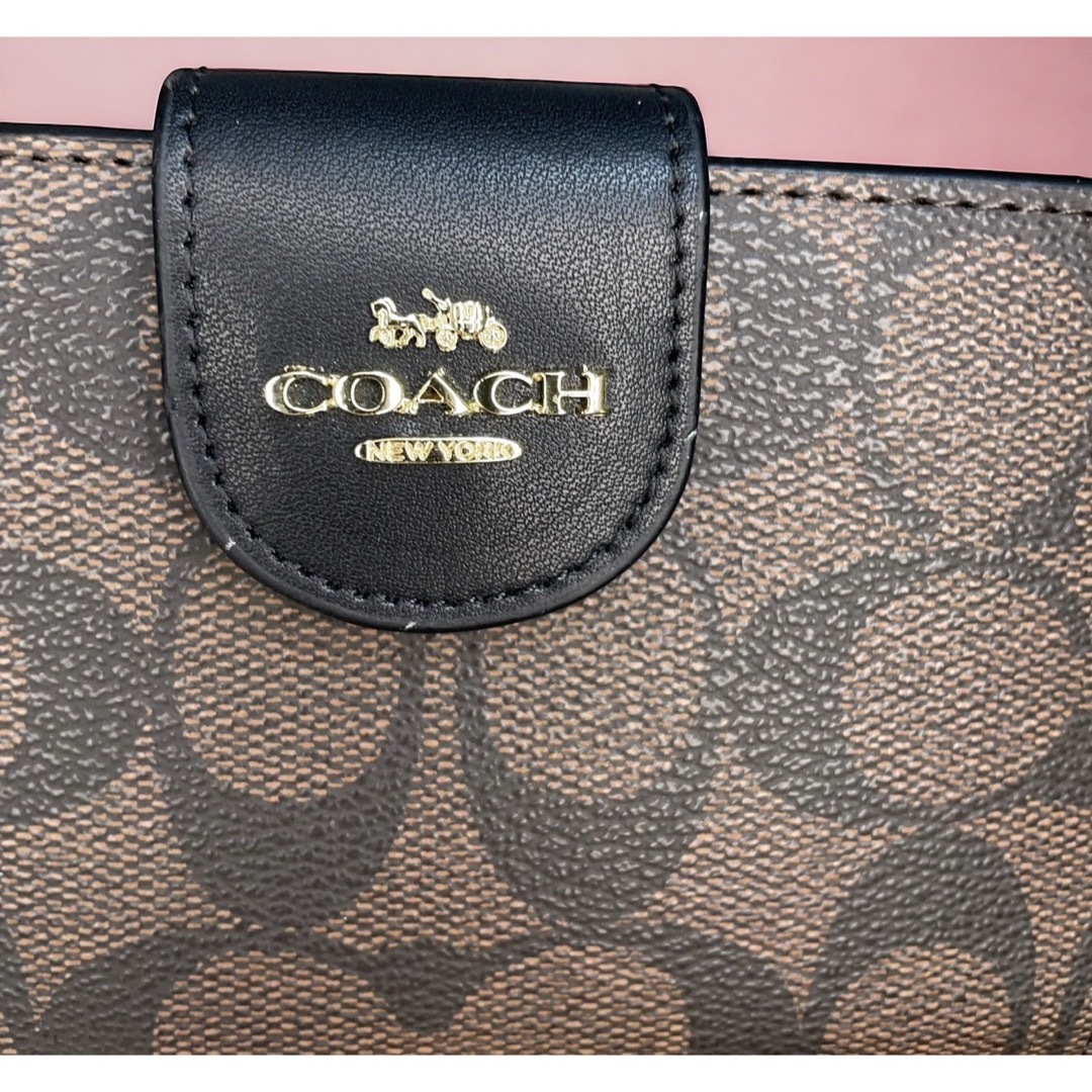 COACH(コーチ)の【新品・未使用】　coach 折財布　ブラウン　シグネチャー ミディアム レディースのファッション小物(財布)の商品写真