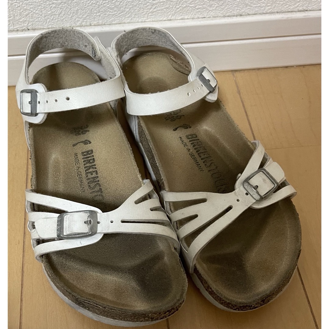 BIRKENSTOCK(ビルケンシュトック)のビルケンシュトック  バリ　白　36 23.5cm レディースの靴/シューズ(サンダル)の商品写真