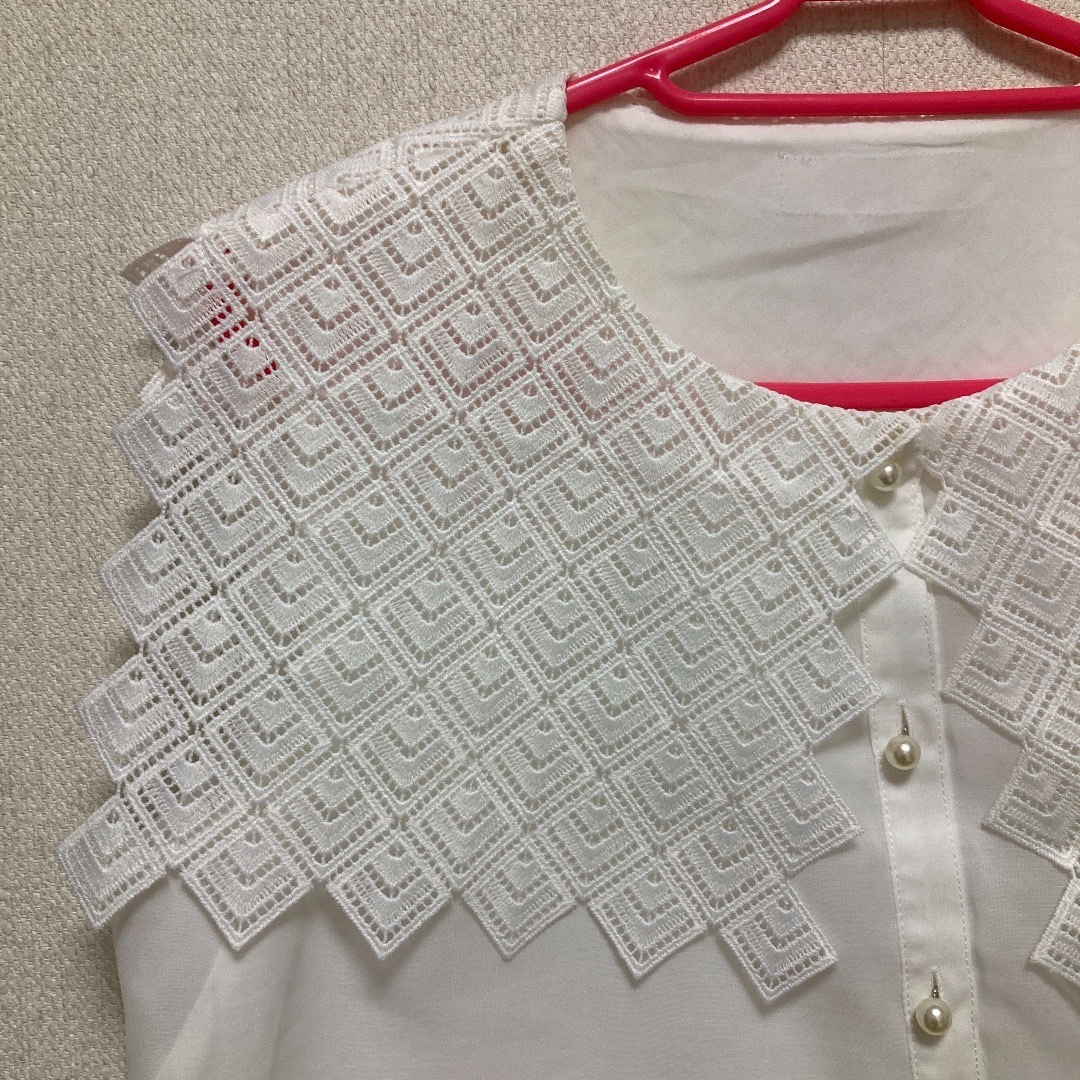 JUSGLITTY(ジャスグリッティー)の新品❣️レース衿シアーブラウス レディースのトップス(シャツ/ブラウス(半袖/袖なし))の商品写真