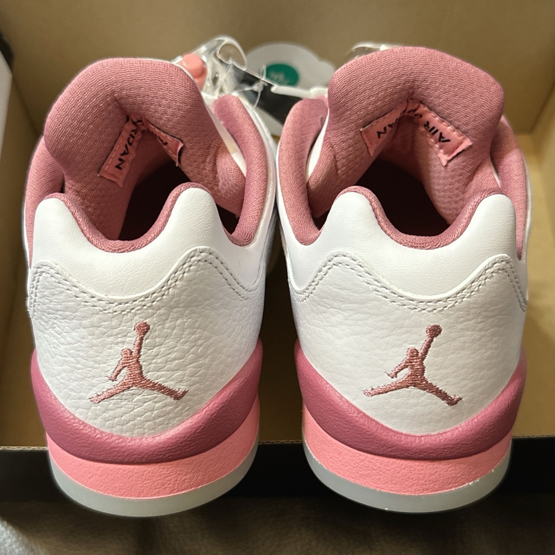 NIKE(ナイキ)のNIKE AIR JORDAN 5 RETRO LOW GS 新品　24.5cm レディースの靴/シューズ(スニーカー)の商品写真