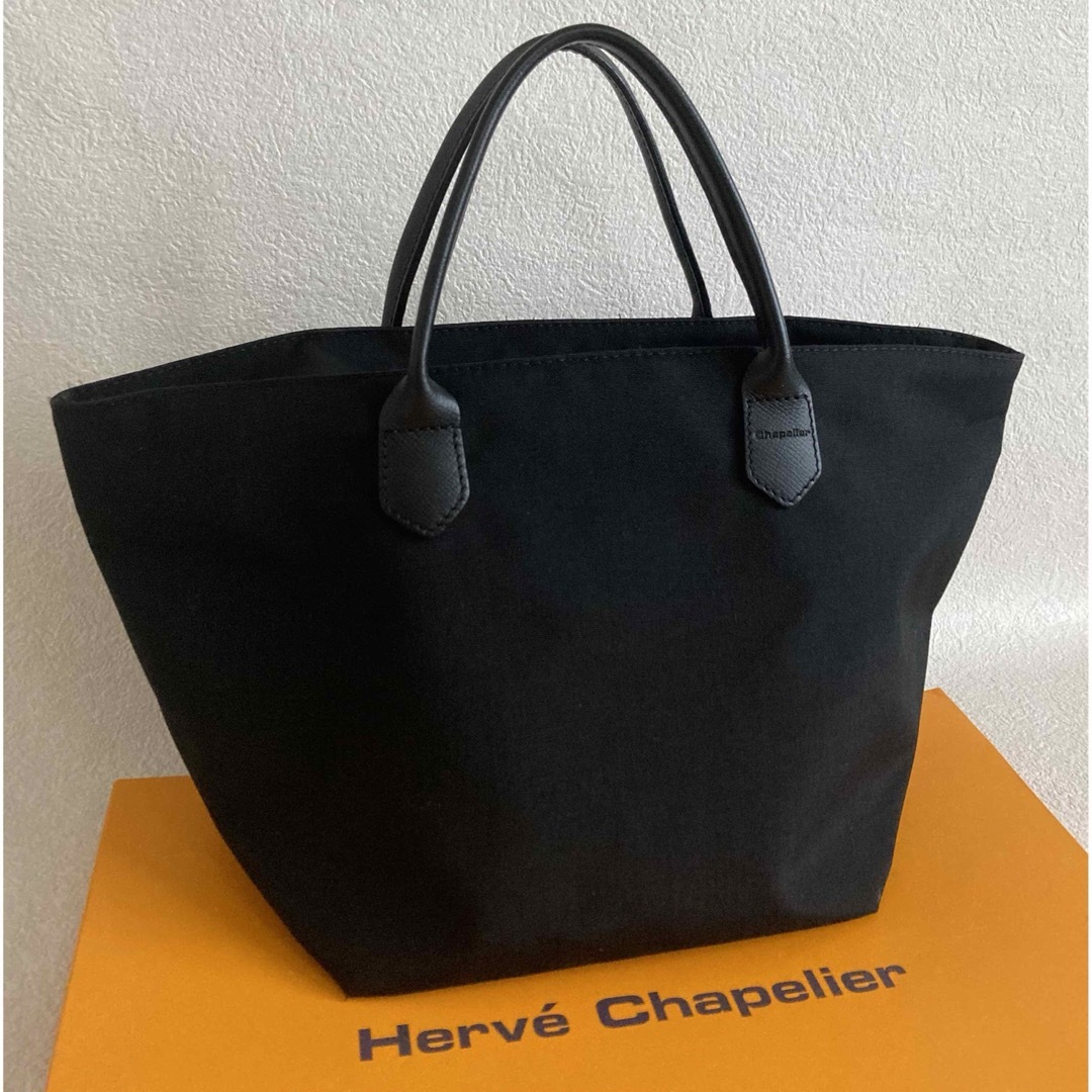 Herve Chapelier(エルベシャプリエ)の美品　エルベシャプリエ 1407 レザーハンドル　ノワール レディースのバッグ(トートバッグ)の商品写真